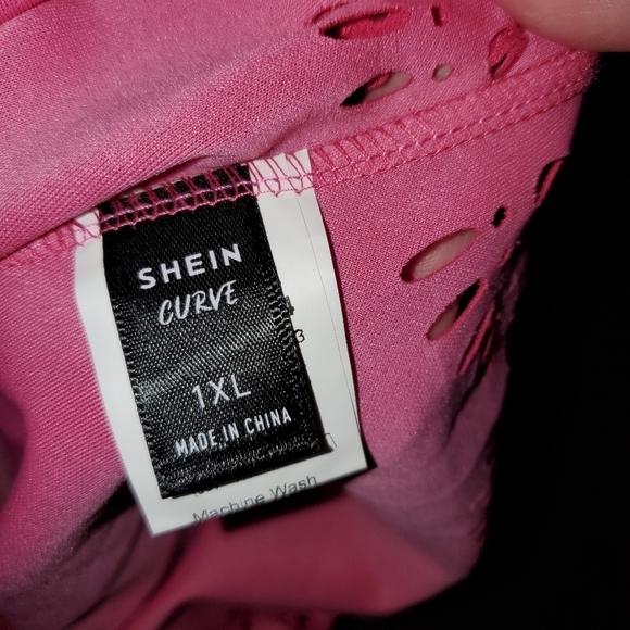 Shein curve bright pink crop top with cutouts - Picture 3 of 4